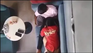 Quay lén người yêu liếm bú cho em người yêu nơi công cộng